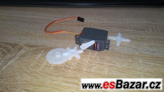 Rc regulátor a servo – fotografie 2