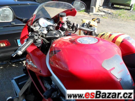 VTR 1000F Honda Bouraná motorka na ND – fotografie 4