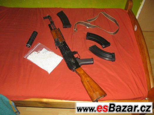 Airsoft- kovová zbran s dřevěnou pažbou, unikátní – fotografie 1
