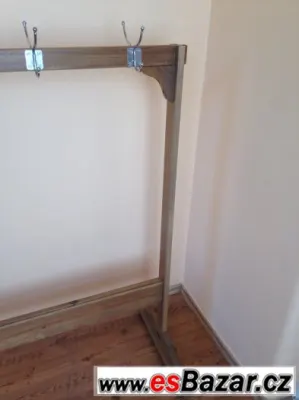 věšák