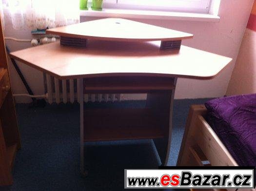 Stůl na PC – fotografie 1