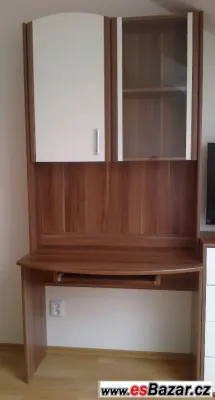 Stůl s vitrínou