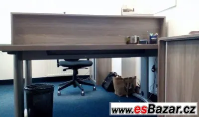 Prodám dva pracovní stoly