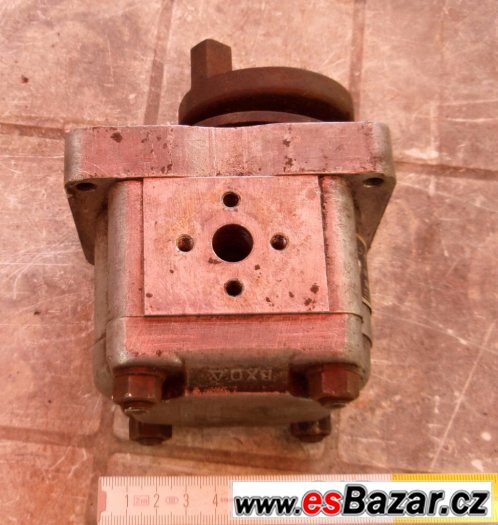 hydraulický rozvaděč, čerpadlo, pístnice viz foto – fotografie 2