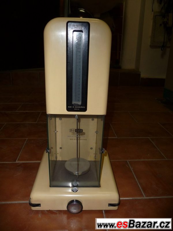 Poloautomatické laboratorní váhy – fotografie 1