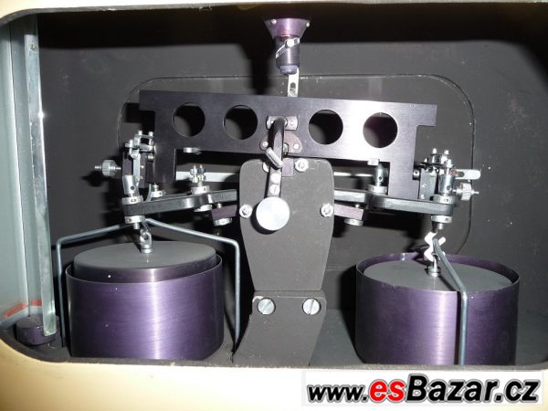 Poloautomatické laboratorní váhy – fotografie 2