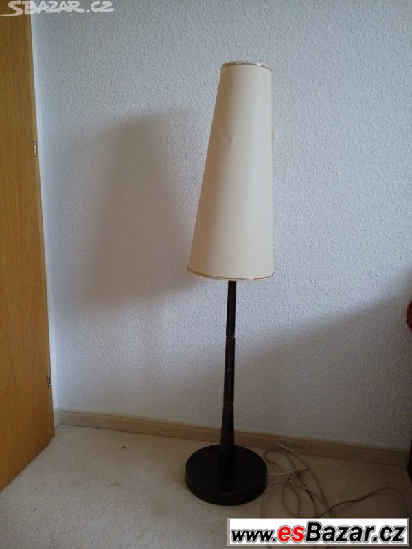 Velká stojící lampa – fotografie 1