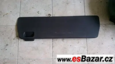 prodám krycí plast do víka kufru na bmw e36