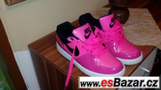 Nabízím nové boty nike 38 a další oblečení – fotografie 3