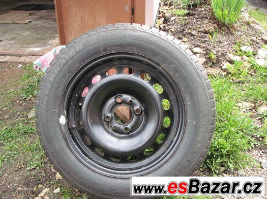 Zimní pneu s diskama na Fiat punto Panda – fotografie 1