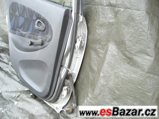 Přední, zadní dveře Mitsubishi Carisma – fotografie 3