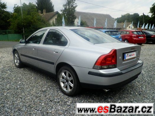 VOLVO S60 2.5 T  154KW 4X4 ČR,KLIMA,KUŽE – fotografie 2
