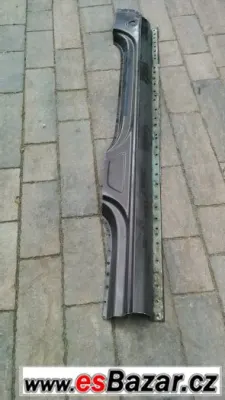 Volkswagen VW Amarok pravý práh