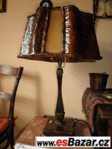 STAROŽITNÁ STOLNÍ LAMPA – fotografie 1
