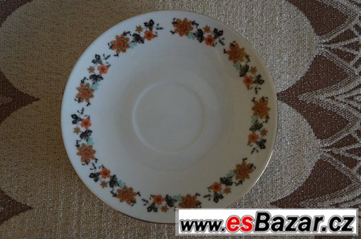 Porcelánový moka hrníček s podšálkem. Čína – fotografie 2