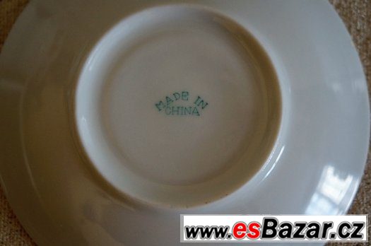 Porcelánový moka hrníček s podšálkem. Čína – fotografie 3