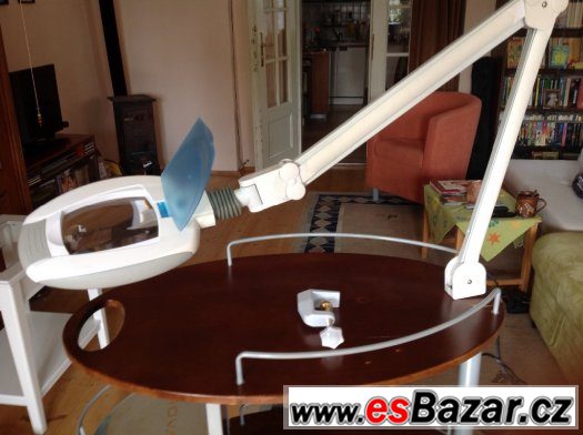 Kosmetický stolek a lampa s lupou – fotografie 2