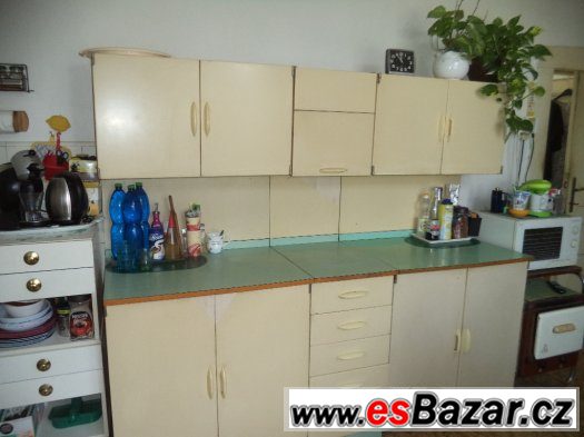 kuchyne - vhodne na chatu + polstrovana lavice-1 luzko – fotografie 1