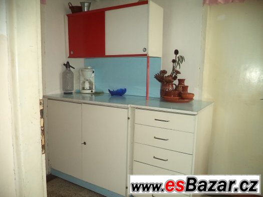 kuchyne - vhodne na chatu + polstrovana lavice-1 luzko – fotografie 2