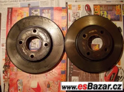 Brzdové kotouče průměr - 258 mm, tloušťka 21,8 mm.