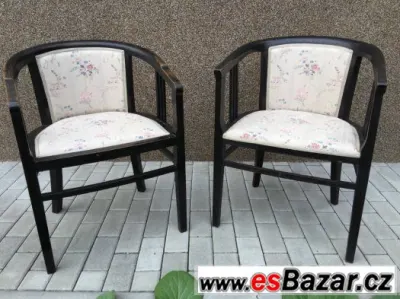 Dvě stylová křesílka po renovaci