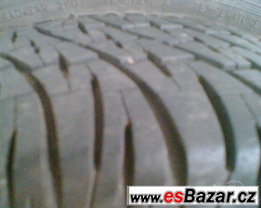Debica 145/70R13:prodám dvě zimní pneu,vzorek 5mm, – fotografie 2