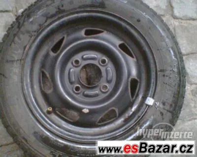 Ford fiesta:prodám pouze jeden nepoškozený ráfek,