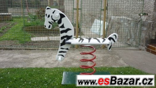 Zahradní houpačka, zebra – fotografie 1