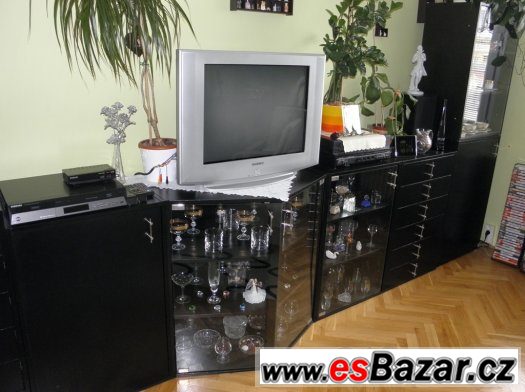 Černá obývací stěna a stolek – fotografie 1