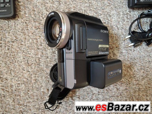 Výkonná kamera Sony DCR-PC330E – fotografie 2
