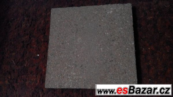 Prodám starší dlažbu 30x30x4 cm – fotografie 1