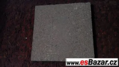 Prodám starší dlažbu 30x30x4 cm