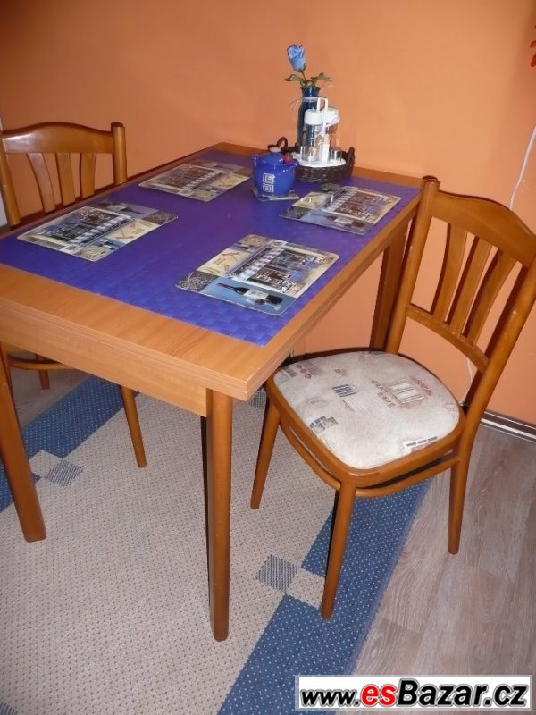 Jídelní stůl a 2 židle – fotografie 2