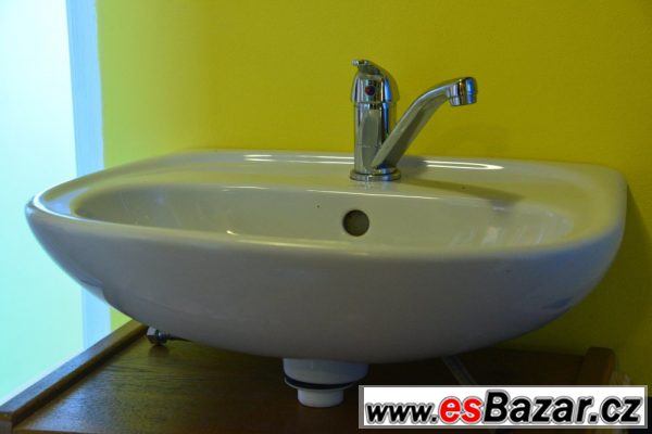 Koupelnové umyvadlo s baterií – fotografie 1