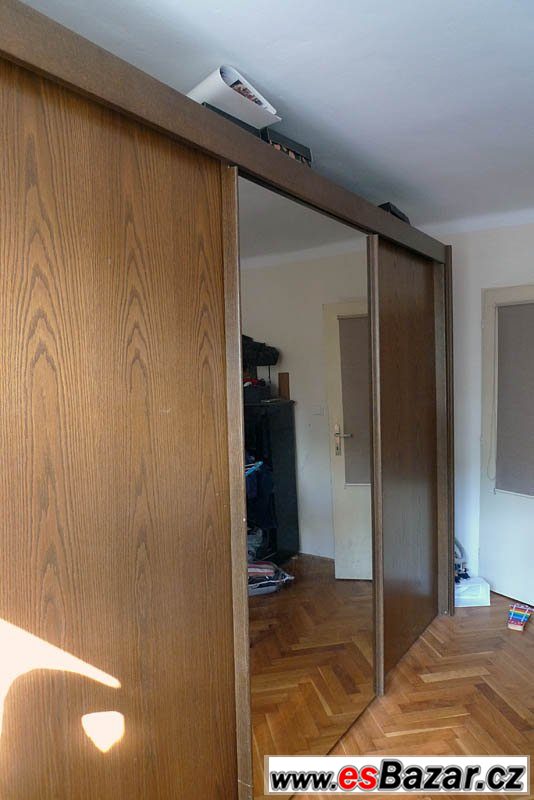 Šatní skříň 303 x 221 x 69 cm – fotografie 1