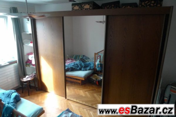 Šatní skříň 303 x 221 x 69 cm – fotografie 2