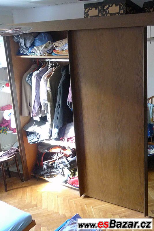 Šatní skříň 303 x 221 x 69 cm – fotografie 4