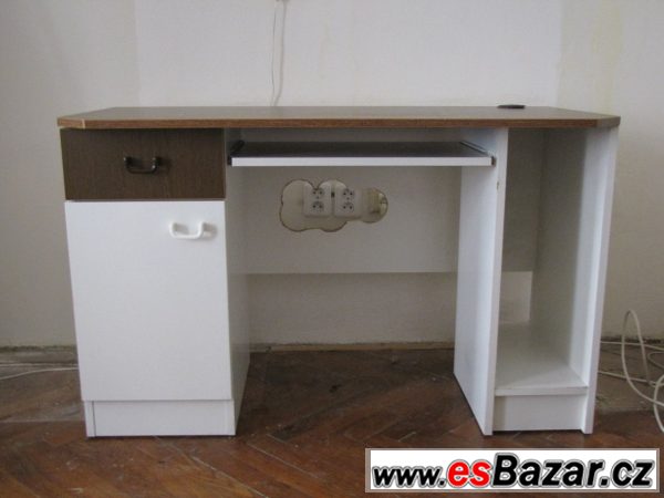 Psací PC  stůl – fotografie 1