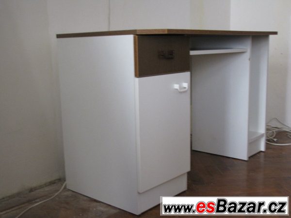 Psací PC  stůl – fotografie 2