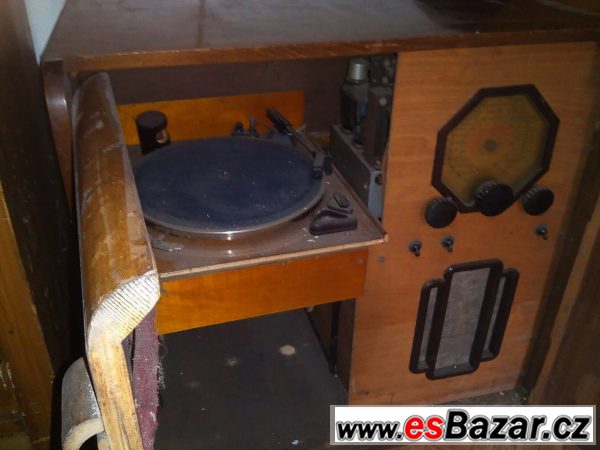 Gramofon s radiem 40.léta – fotografie 1