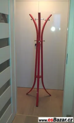 Designový červený, nový věšák, kov