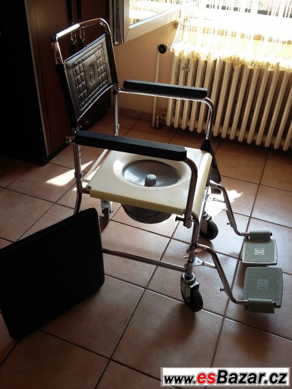 El. postel, WC pojízdné, stolek – fotografie 2