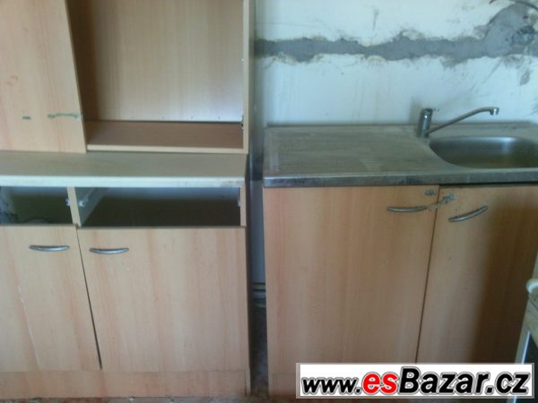 Zdarma kuchyň. skříňky – fotografie 1