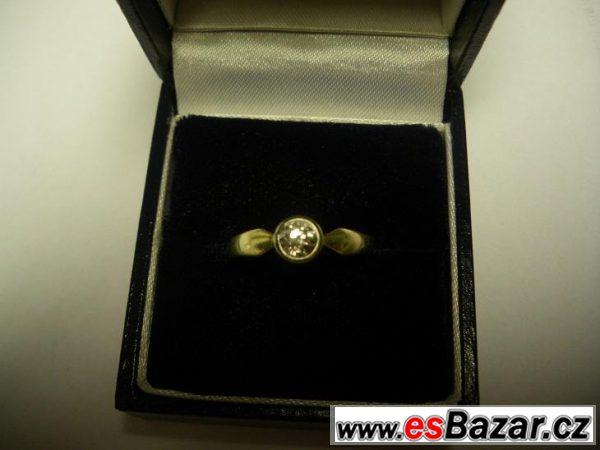 Zlatý prsten s diamantem – fotografie 1