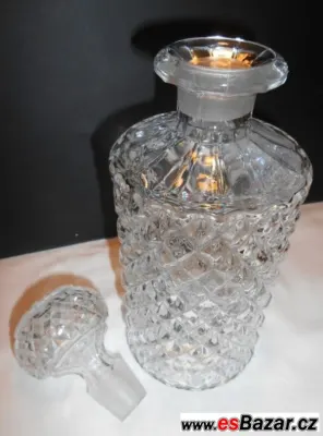 Broušená skleněná karafa 0,7 l