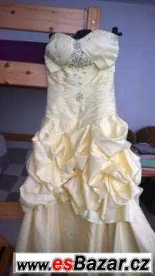 Krásné společenské šaty