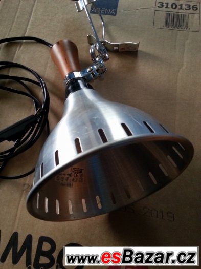 Lampa na kovovém pérovém držáku – fotografie 3