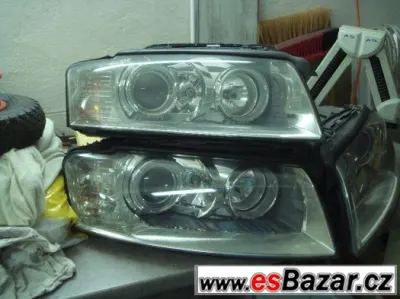 Přední xenonové světlomety Audi A8