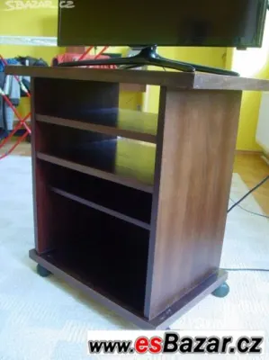 TV stolek na kolečkách