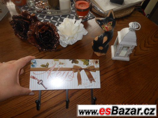 VĚŠÁK-HOME-SWEET HOME-KRÁSNÝ-NOVÝ+ DŘEVĚNÁ KOČKA – fotografie 1